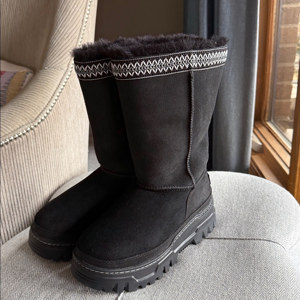 UGG Classic Tall TrailGazer boot - Picture 2 of 8